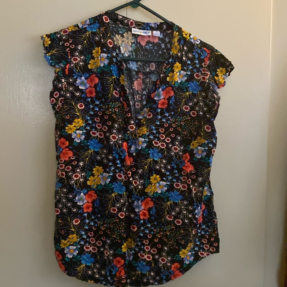 Kiwi Fresh Black w/Colorful Flowers V-Neck Pullover w/Cap Flutter Sleeves Large
